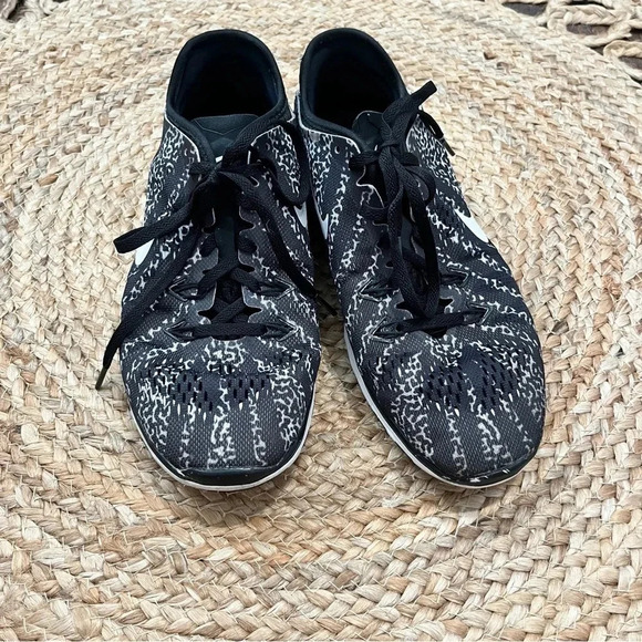 Nike Free 5.0 TR Fit 5 Women's Size 8.5 Black/White Running Shoes 704695-009 - Picture 4 of 6